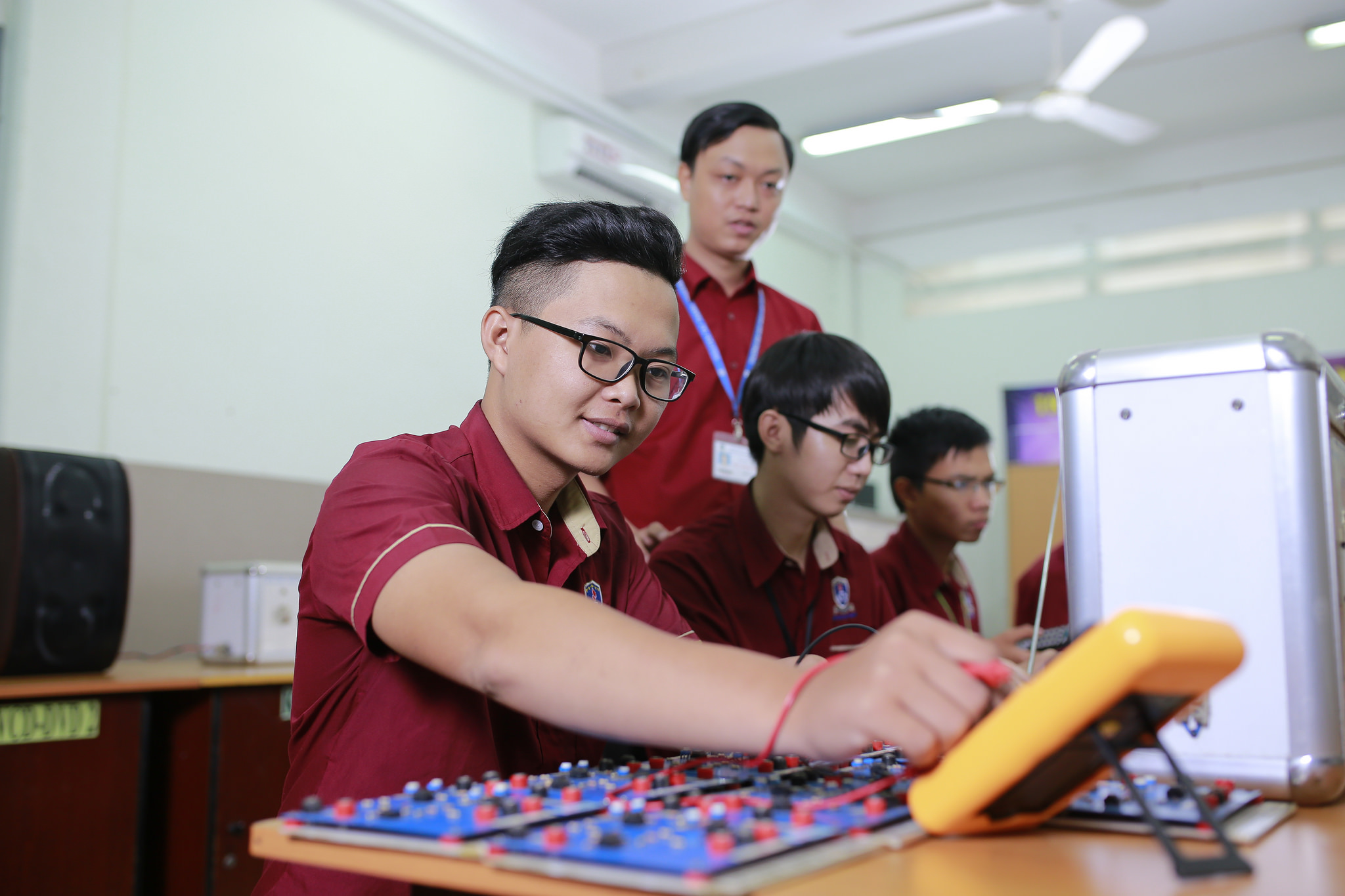 nttu_ky20thuat20dien20dien20tu20hoc20gi20ra20truong20lam20gi203